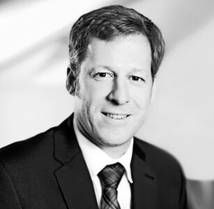 Jörg Frei lic. iur. Rechtsanwalt und öffentlicher Notar, eidg. dipl. Steuerexperte , Fachanwalt SAV Bau- und Immobilienrecht swisslegal.ch